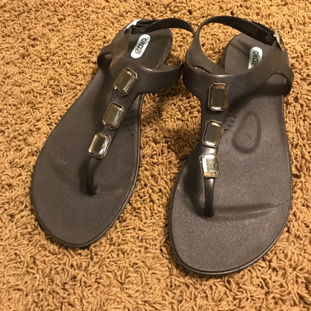 Oka sandals